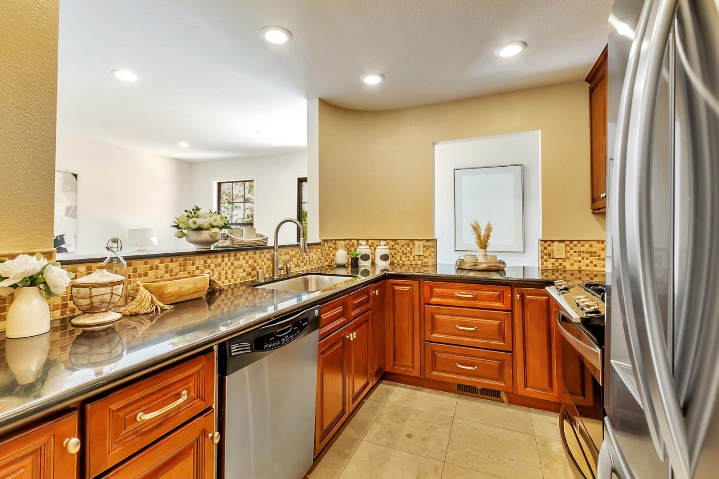 Detail Gallery Image 13 of 45 For 492 W Sunnyoaks Ave #B,  Campbell,  CA 95008 - 3 Beds | 2/1 Baths