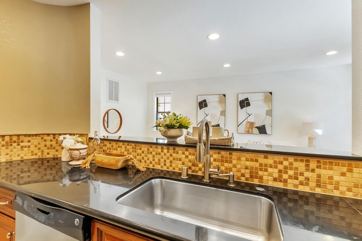 Detail Gallery Image 15 of 45 For 492 W Sunnyoaks Ave #B,  Campbell,  CA 95008 - 3 Beds | 2/1 Baths