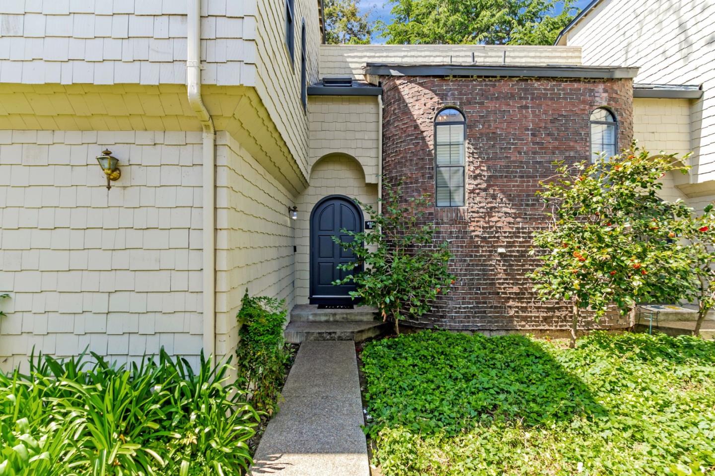 Detail Gallery Image 2 of 45 For 492 W Sunnyoaks Ave #B,  Campbell,  CA 95008 - 3 Beds | 2/1 Baths