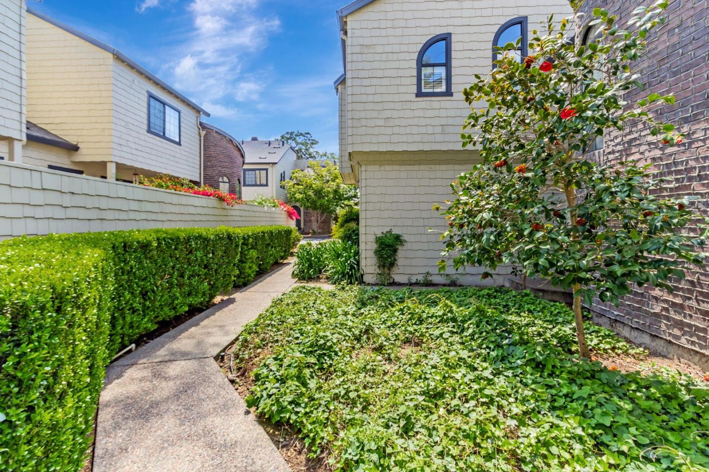 Detail Gallery Image 42 of 45 For 492 W Sunnyoaks Ave #B,  Campbell,  CA 95008 - 3 Beds | 2/1 Baths