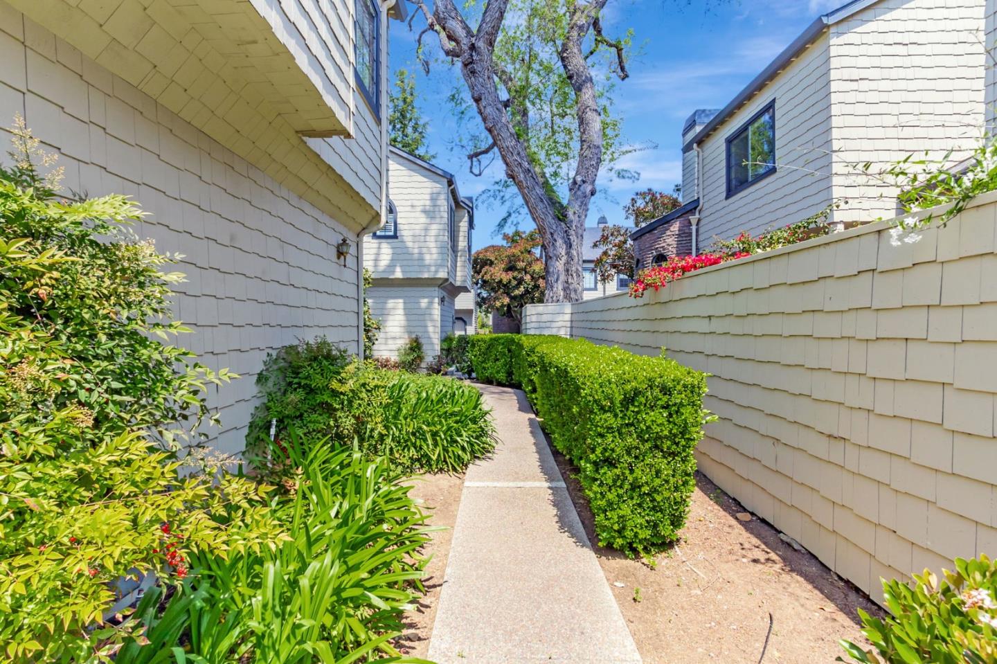 Detail Gallery Image 43 of 45 For 492 W Sunnyoaks Ave #B,  Campbell,  CA 95008 - 3 Beds | 2/1 Baths