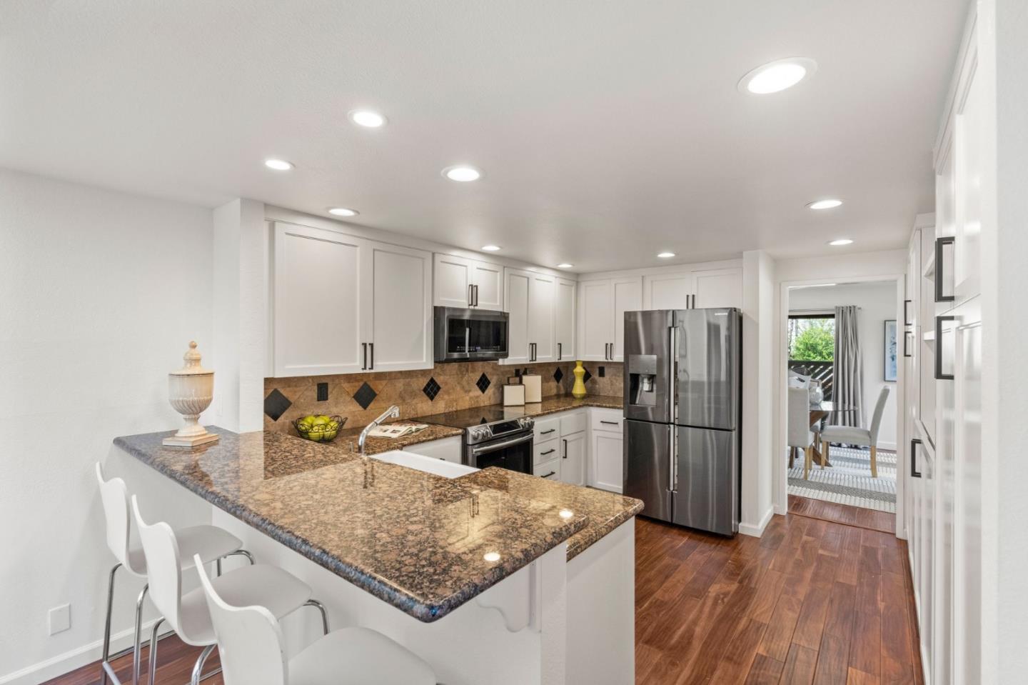 Detail Gallery Image 10 of 51 For 1172 Shoreline Dr, San Mateo,  CA 94404 - 3 Beds | 2/1 Baths