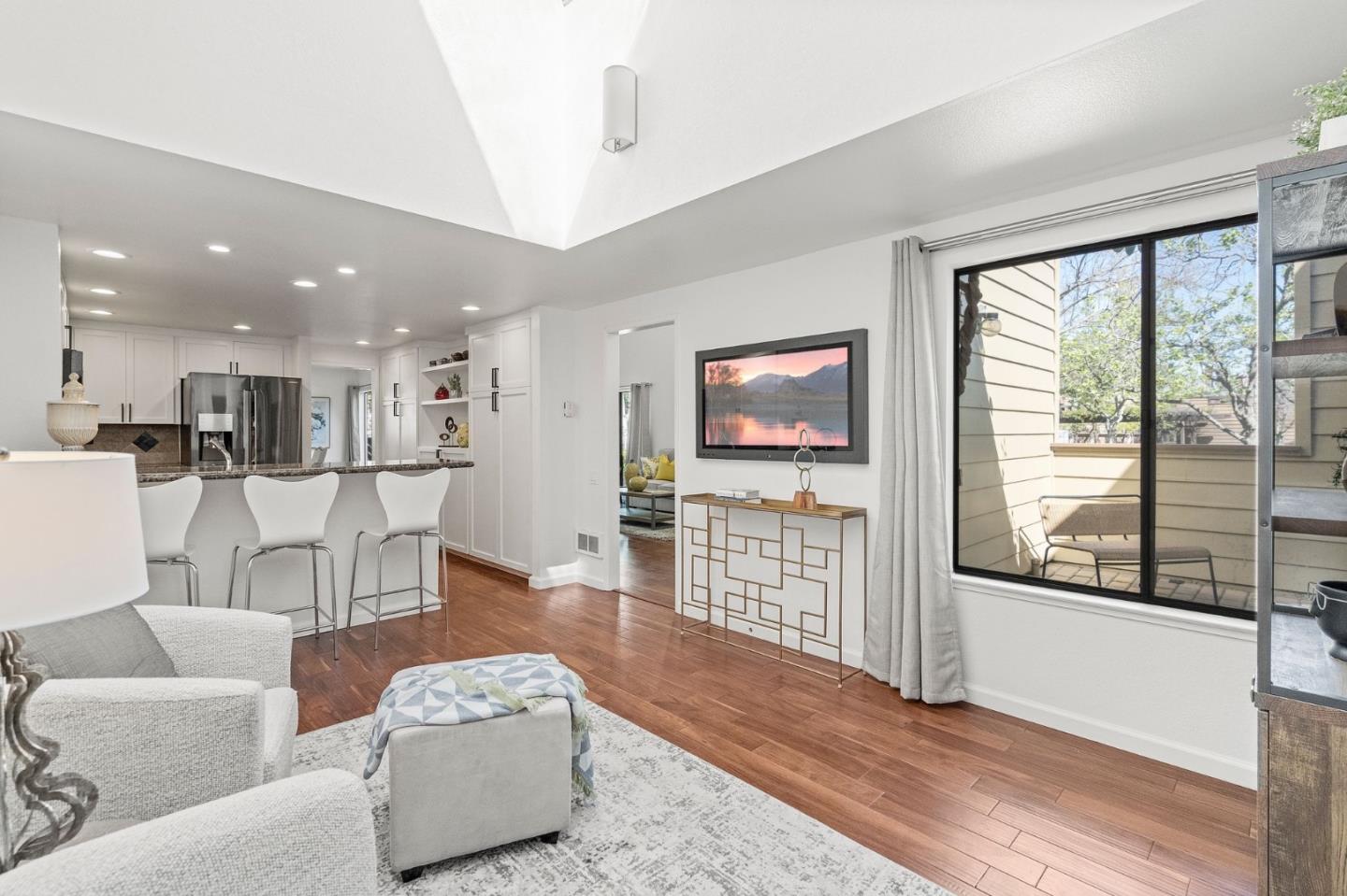 Detail Gallery Image 12 of 51 For 1172 Shoreline Dr, San Mateo,  CA 94404 - 3 Beds | 2/1 Baths