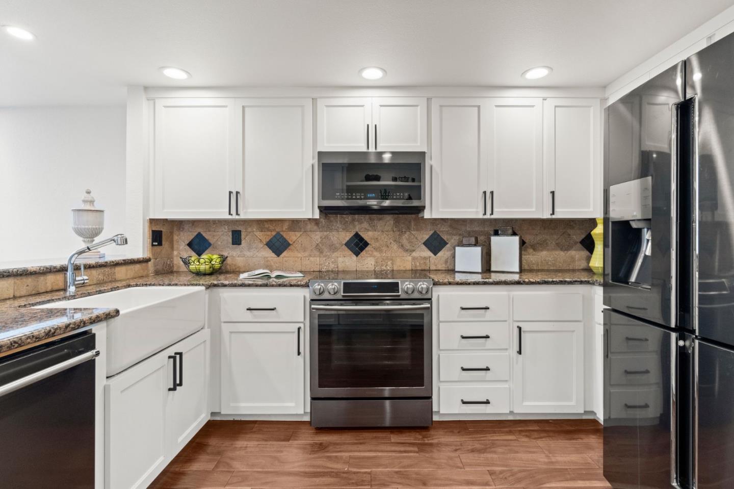 Detail Gallery Image 9 of 51 For 1172 Shoreline Dr, San Mateo,  CA 94404 - 3 Beds | 2/1 Baths