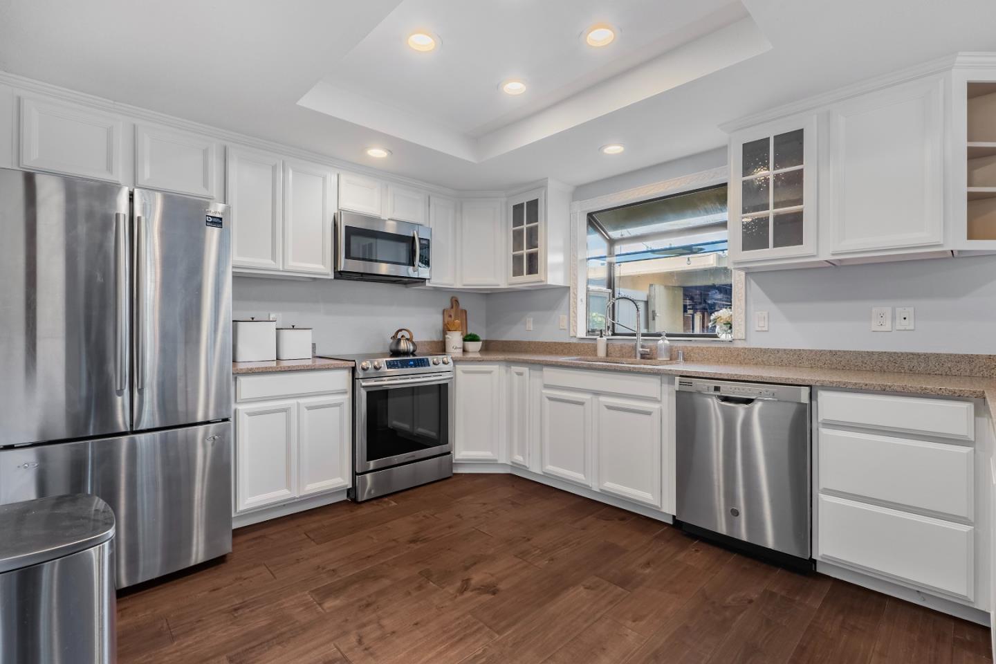 Detail Gallery Image 11 of 45 For 1216 Crescent Ter, Sunnyvale,  CA 94087 - 3 Beds | 2 Baths