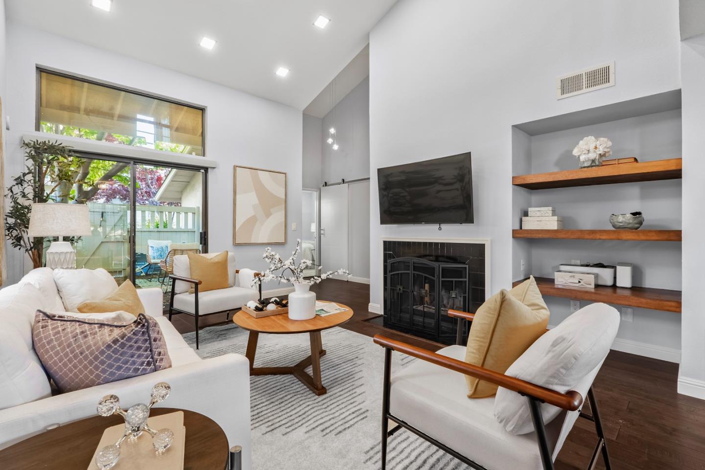 Detail Gallery Image 8 of 45 For 1216 Crescent Ter, Sunnyvale,  CA 94087 - 3 Beds | 2 Baths