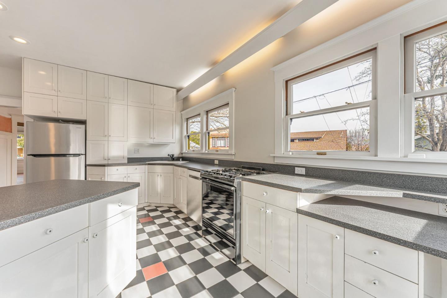 Detail Gallery Image 18 of 42 For 5150 Coronado Ave, Oakland,  CA 94618 - 2 Beds | 1 Baths