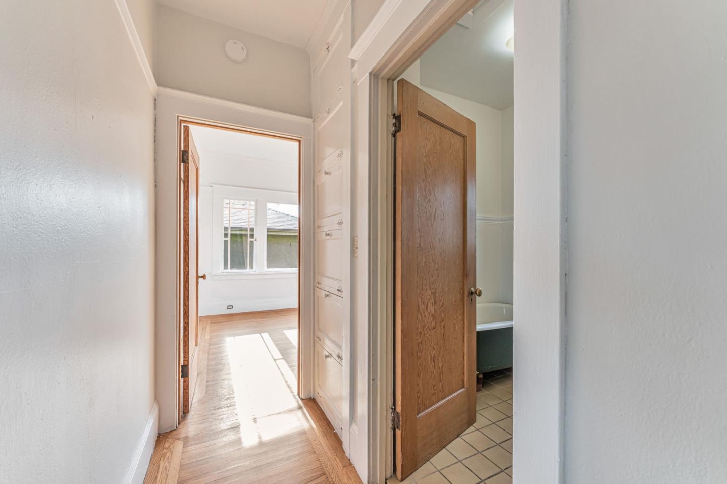 Detail Gallery Image 28 of 42 For 5150 Coronado Ave, Oakland,  CA 94618 - 2 Beds | 1 Baths