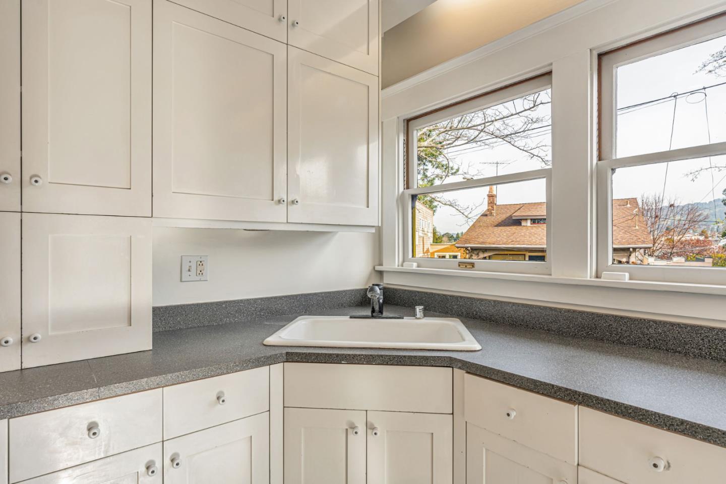 Detail Gallery Image 29 of 42 For 5150 Coronado Ave, Oakland,  CA 94618 - 2 Beds | 1 Baths
