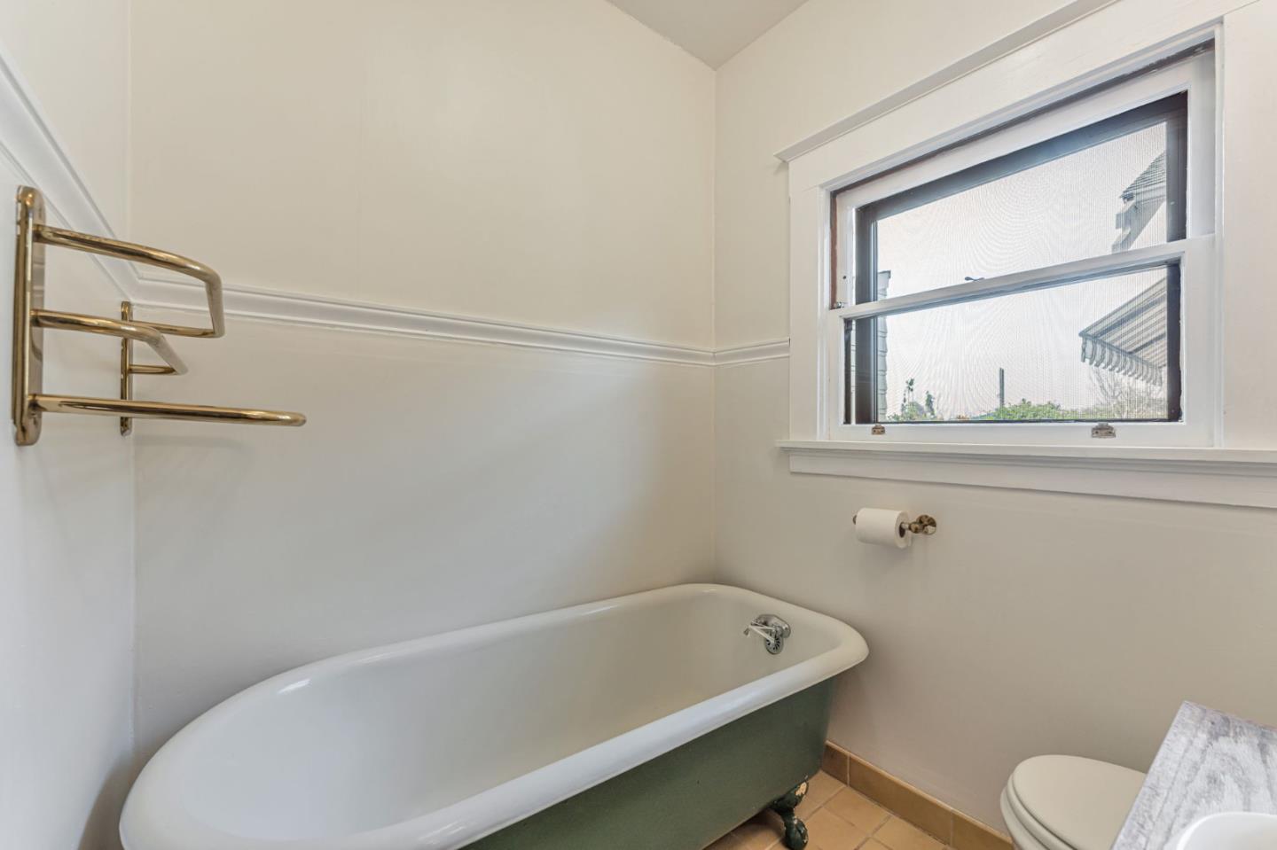 Detail Gallery Image 32 of 42 For 5150 Coronado Ave, Oakland,  CA 94618 - 2 Beds | 1 Baths