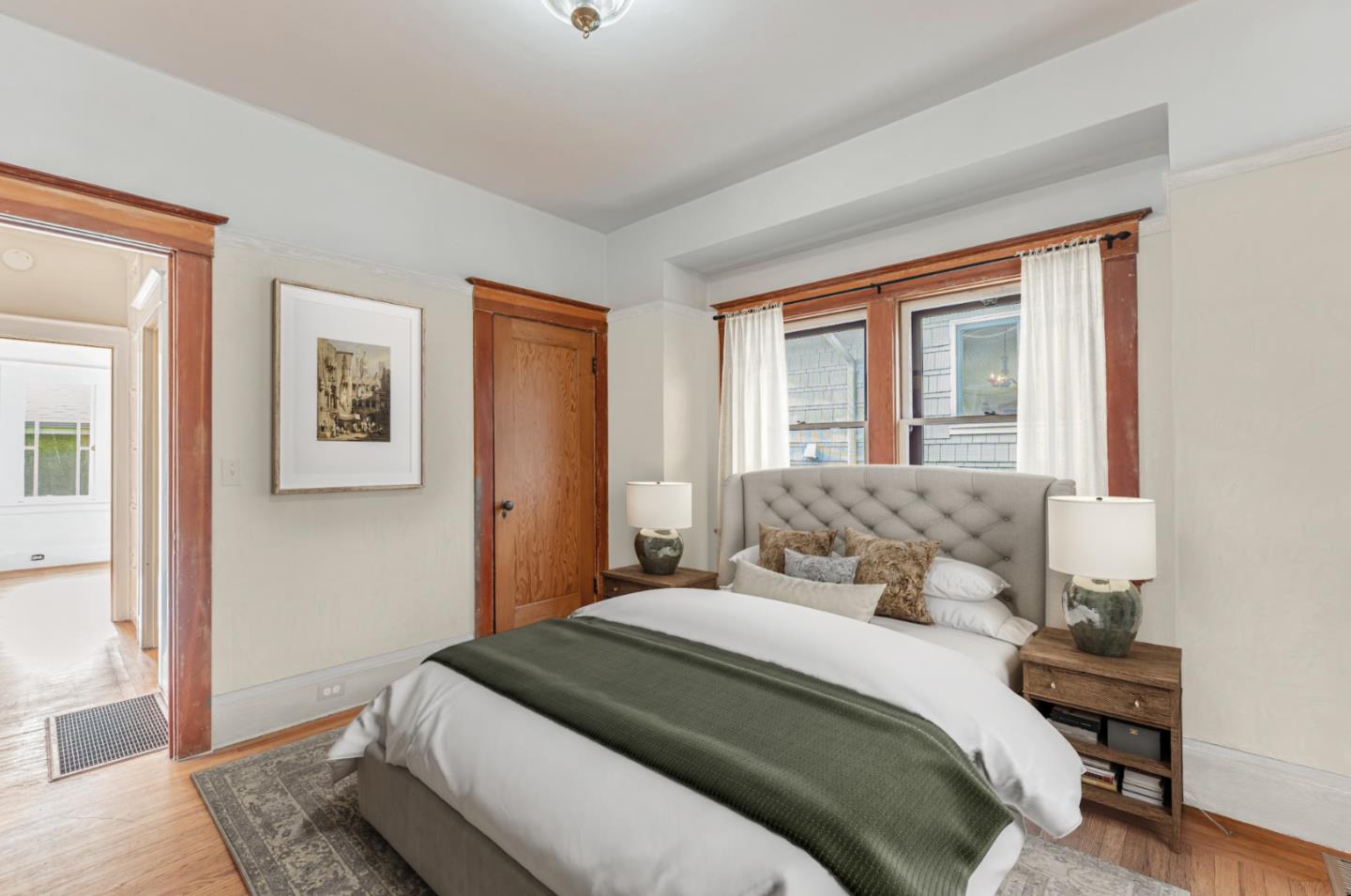 Detail Gallery Image 4 of 42 For 5150 Coronado Ave, Oakland,  CA 94618 - 2 Beds | 1 Baths
