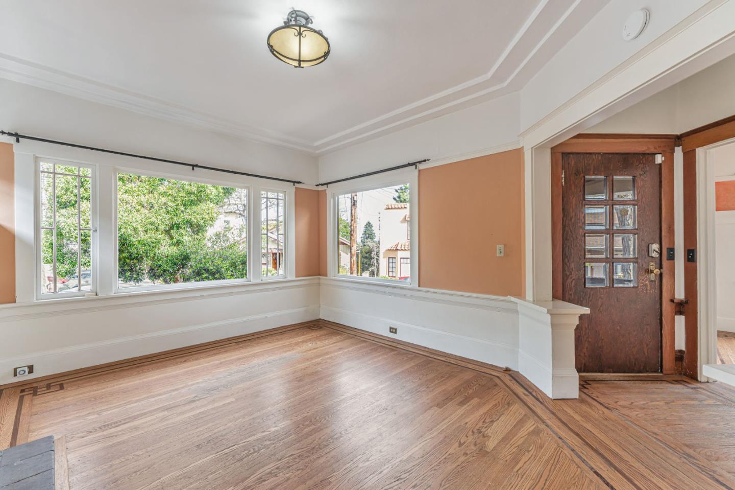 Detail Gallery Image 8 of 42 For 5150 Coronado Ave, Oakland,  CA 94618 - 2 Beds | 1 Baths