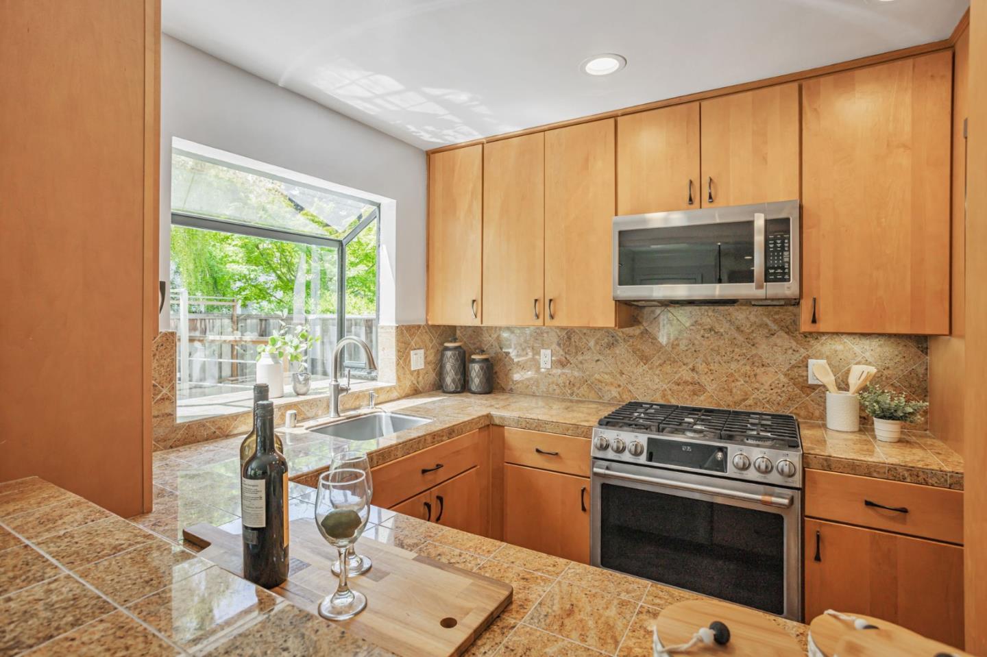 Detail Gallery Image 15 of 53 For 181 Ada Ave #26,  Mountain View,  CA 94043 - 2 Beds | 2/1 Baths