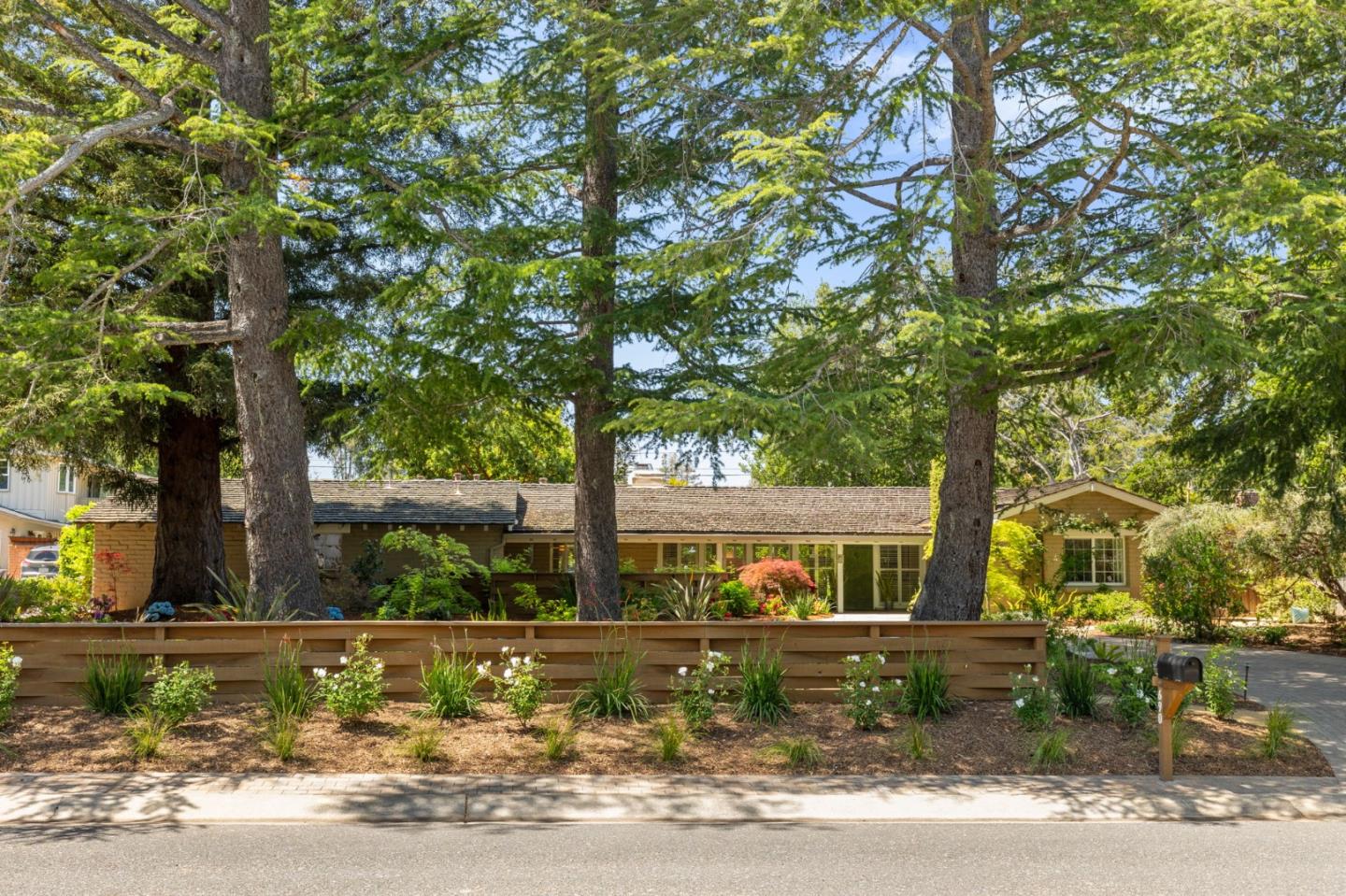 Detail Gallery Image 2 of 55 For 690 Torwood Ln, Los Altos,  CA 94022 - 3 Beds | 3 Baths