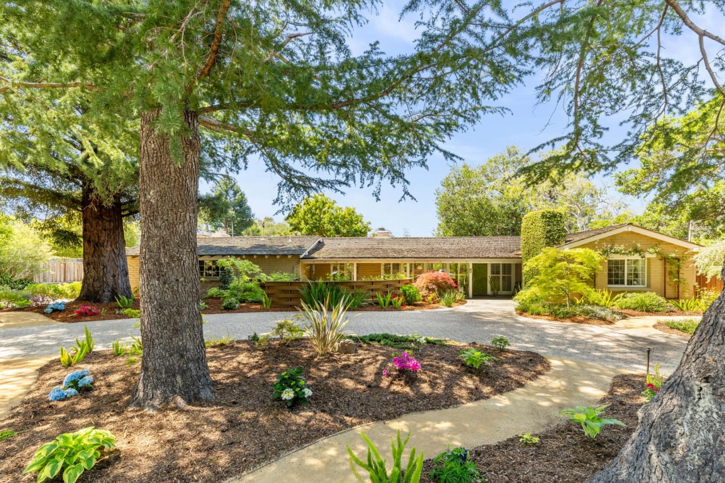 Detail Gallery Image 3 of 55 For 690 Torwood Ln, Los Altos,  CA 94022 - 3 Beds | 3 Baths