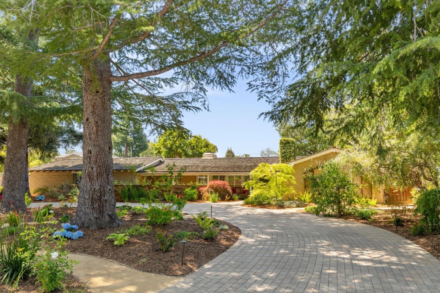 Detail Gallery Image 4 of 55 For 690 Torwood Ln, Los Altos,  CA 94022 - 3 Beds | 3 Baths