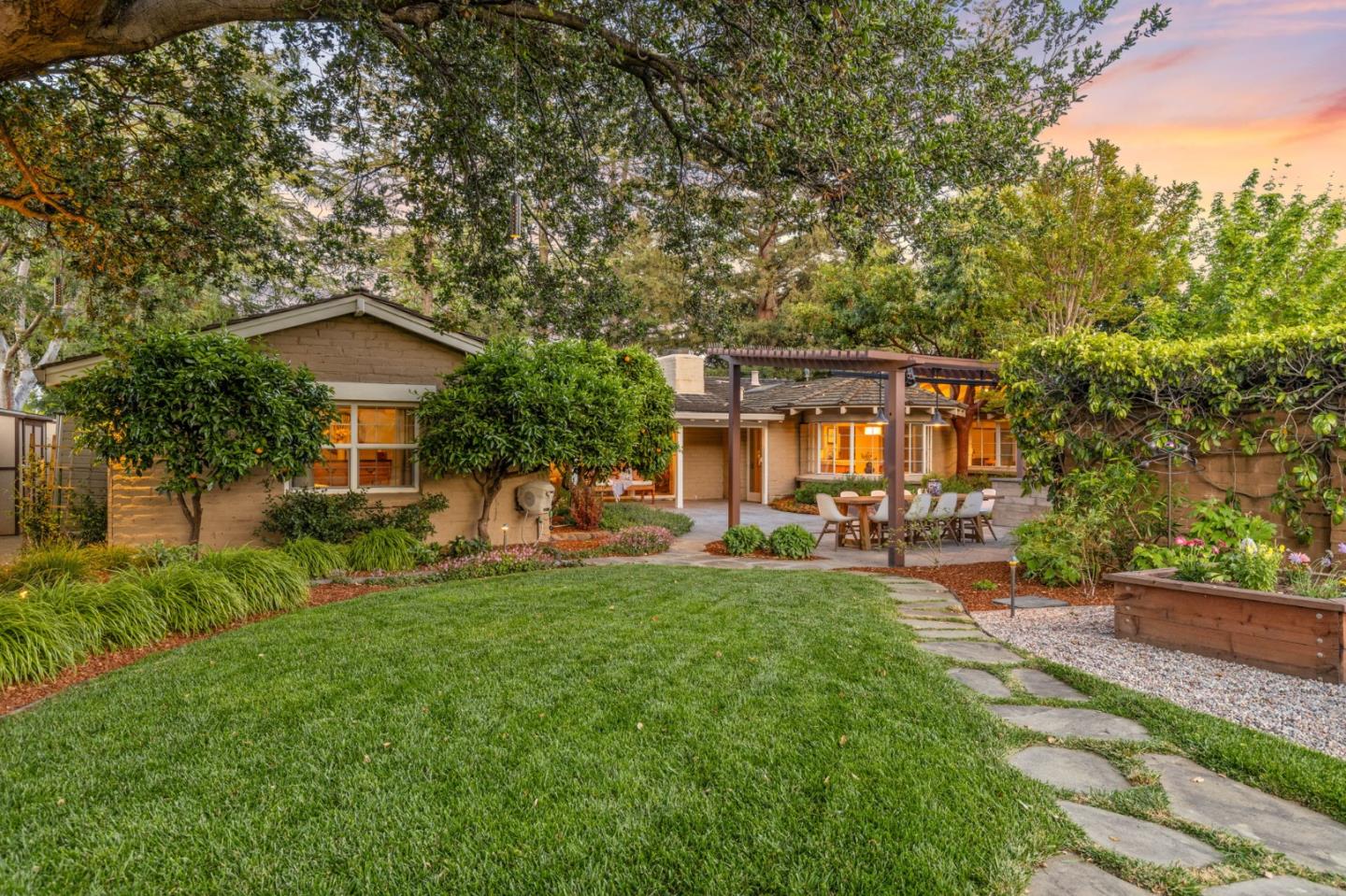 Detail Gallery Image 8 of 55 For 690 Torwood Ln, Los Altos,  CA 94022 - 3 Beds | 3 Baths