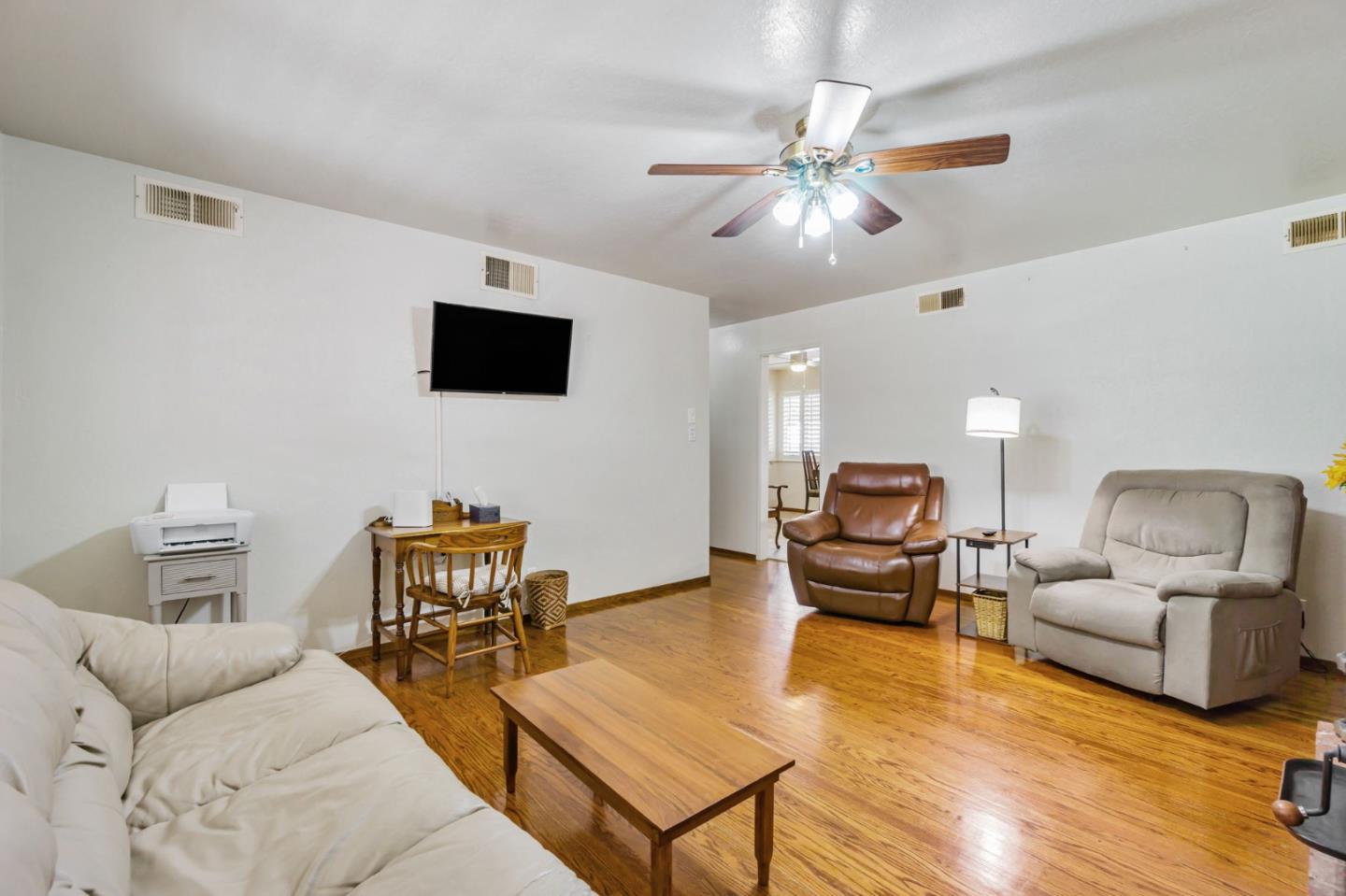 Detail Gallery Image 4 of 44 For 501 Lindley Dr, Antioch,  CA 94509 - 3 Beds | 2 Baths