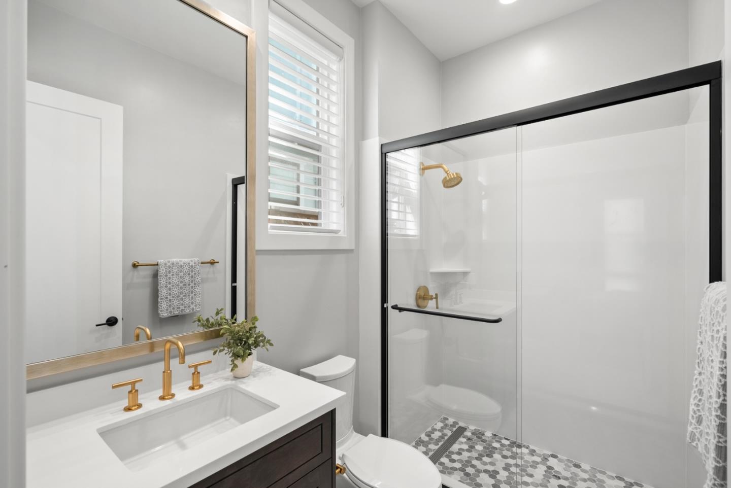 Detail Gallery Image 10 of 70 For 709 Valonia Oak Ter, Sunnyvale,  CA 94086 - 4 Beds | 4/1 Baths