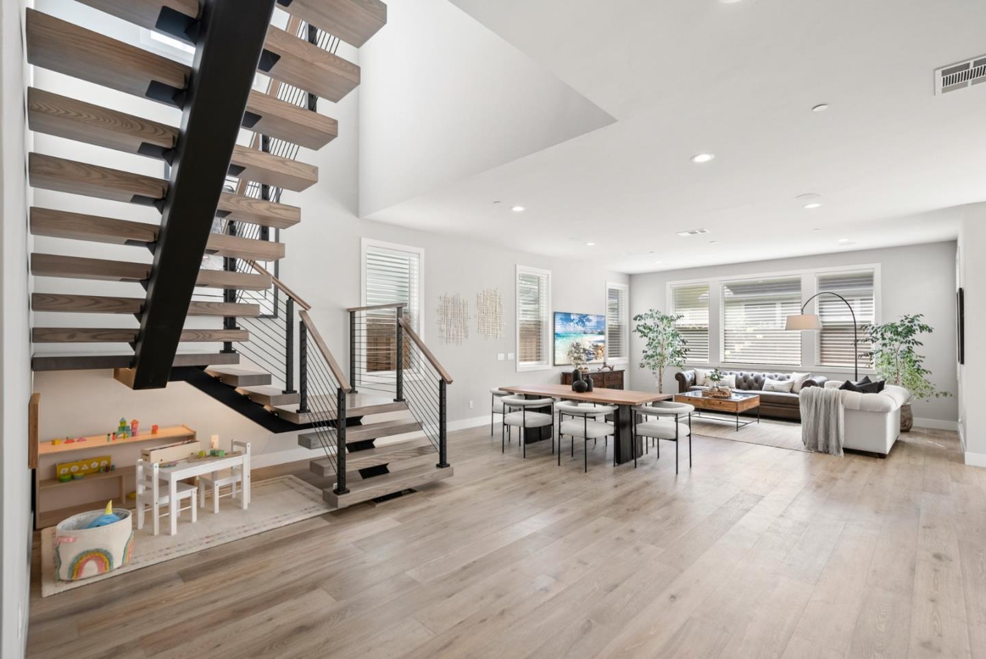 Detail Gallery Image 11 of 70 For 709 Valonia Oak Ter, Sunnyvale,  CA 94086 - 4 Beds | 4/1 Baths