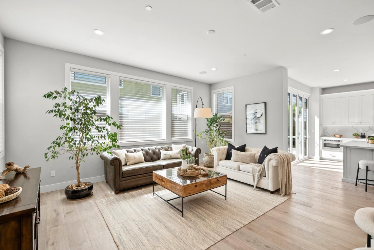 Detail Gallery Image 12 of 70 For 709 Valonia Oak Ter, Sunnyvale,  CA 94086 - 4 Beds | 4/1 Baths
