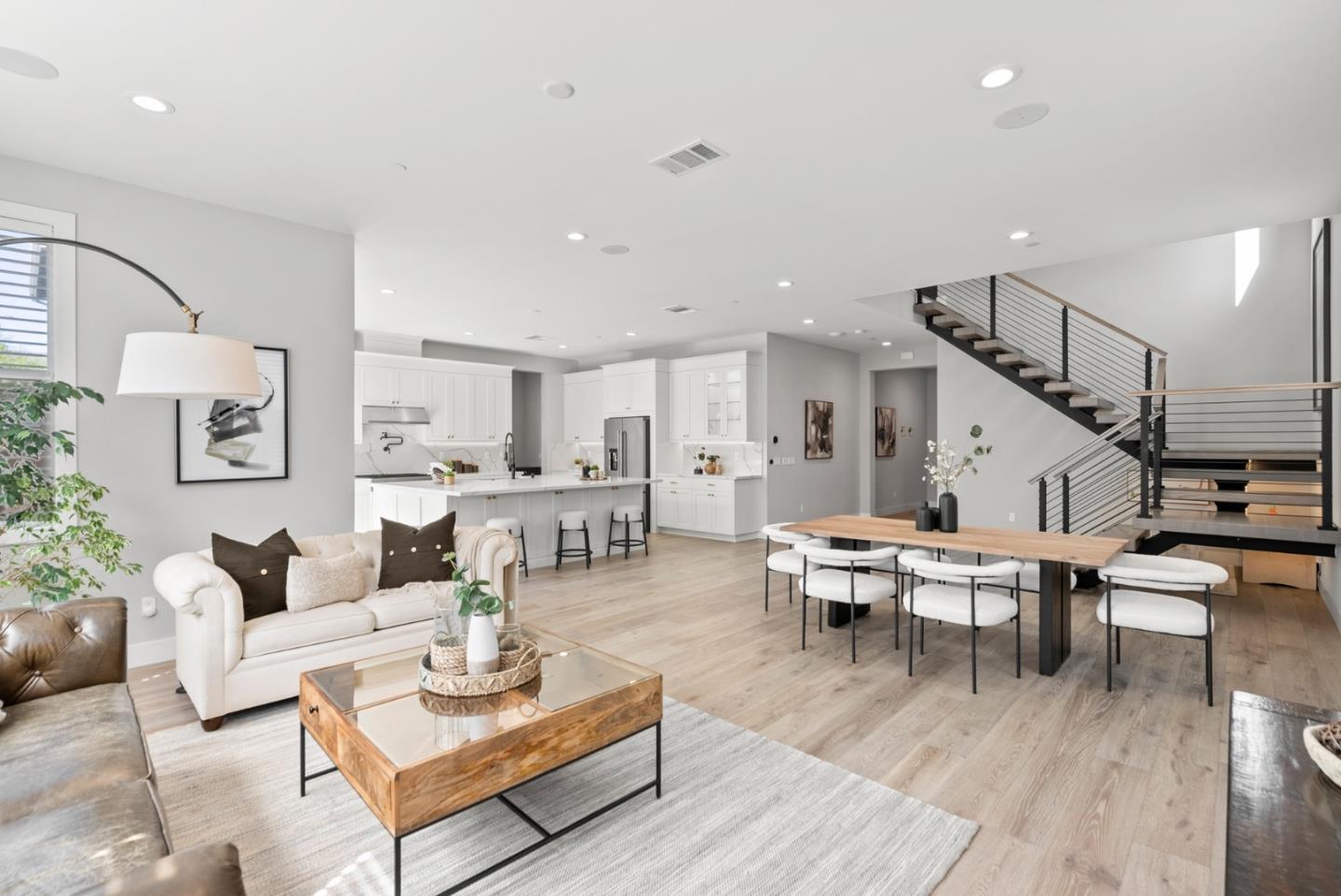 Detail Gallery Image 13 of 70 For 709 Valonia Oak Ter, Sunnyvale,  CA 94086 - 4 Beds | 4/1 Baths