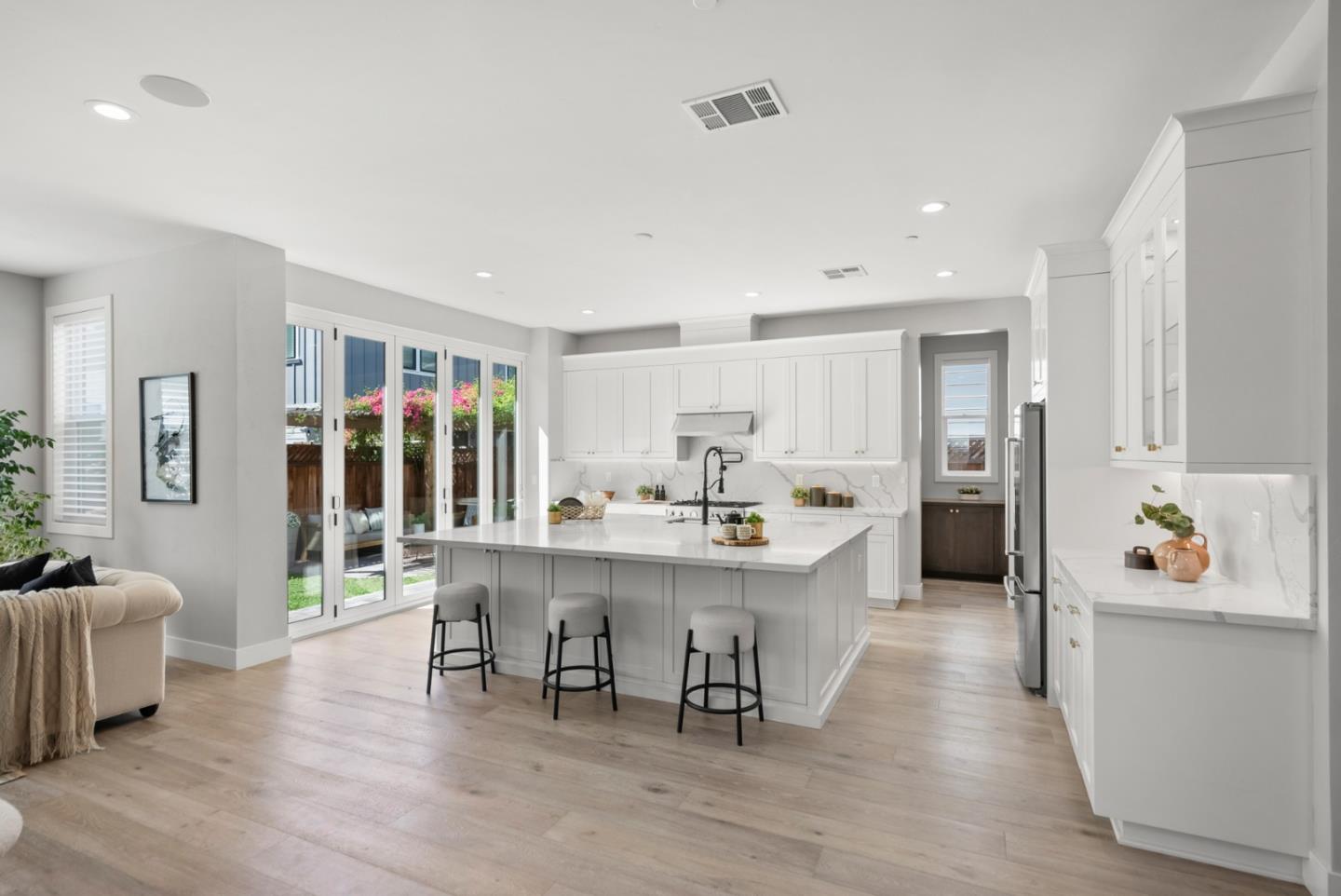 Detail Gallery Image 17 of 70 For 709 Valonia Oak Ter, Sunnyvale,  CA 94086 - 4 Beds | 4/1 Baths