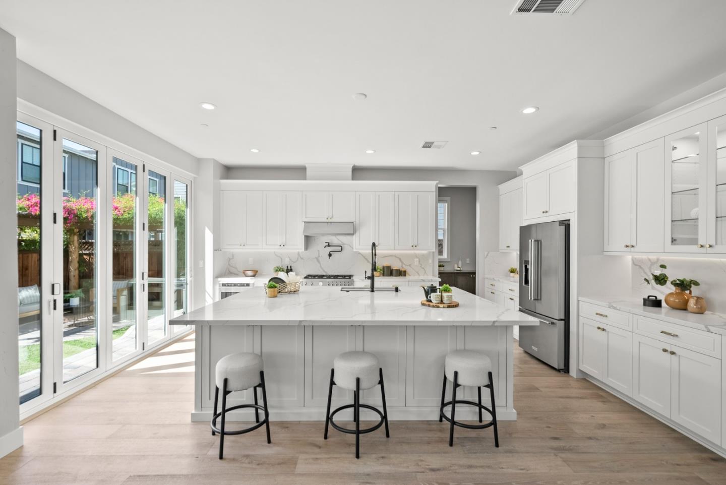 Detail Gallery Image 19 of 70 For 709 Valonia Oak Ter, Sunnyvale,  CA 94086 - 4 Beds | 4/1 Baths