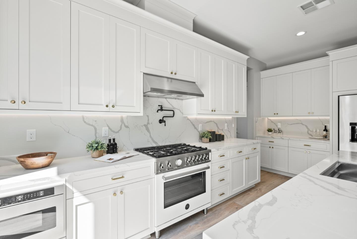 Detail Gallery Image 22 of 70 For 709 Valonia Oak Ter, Sunnyvale,  CA 94086 - 4 Beds | 4/1 Baths