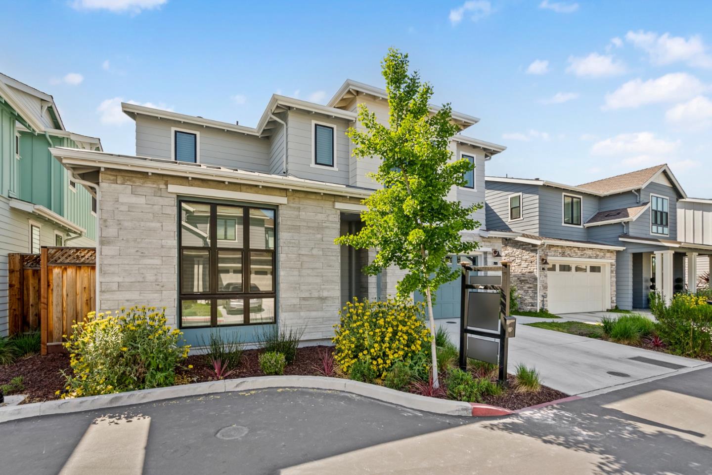 Detail Gallery Image 3 of 70 For 709 Valonia Oak Ter, Sunnyvale,  CA 94086 - 4 Beds | 4/1 Baths