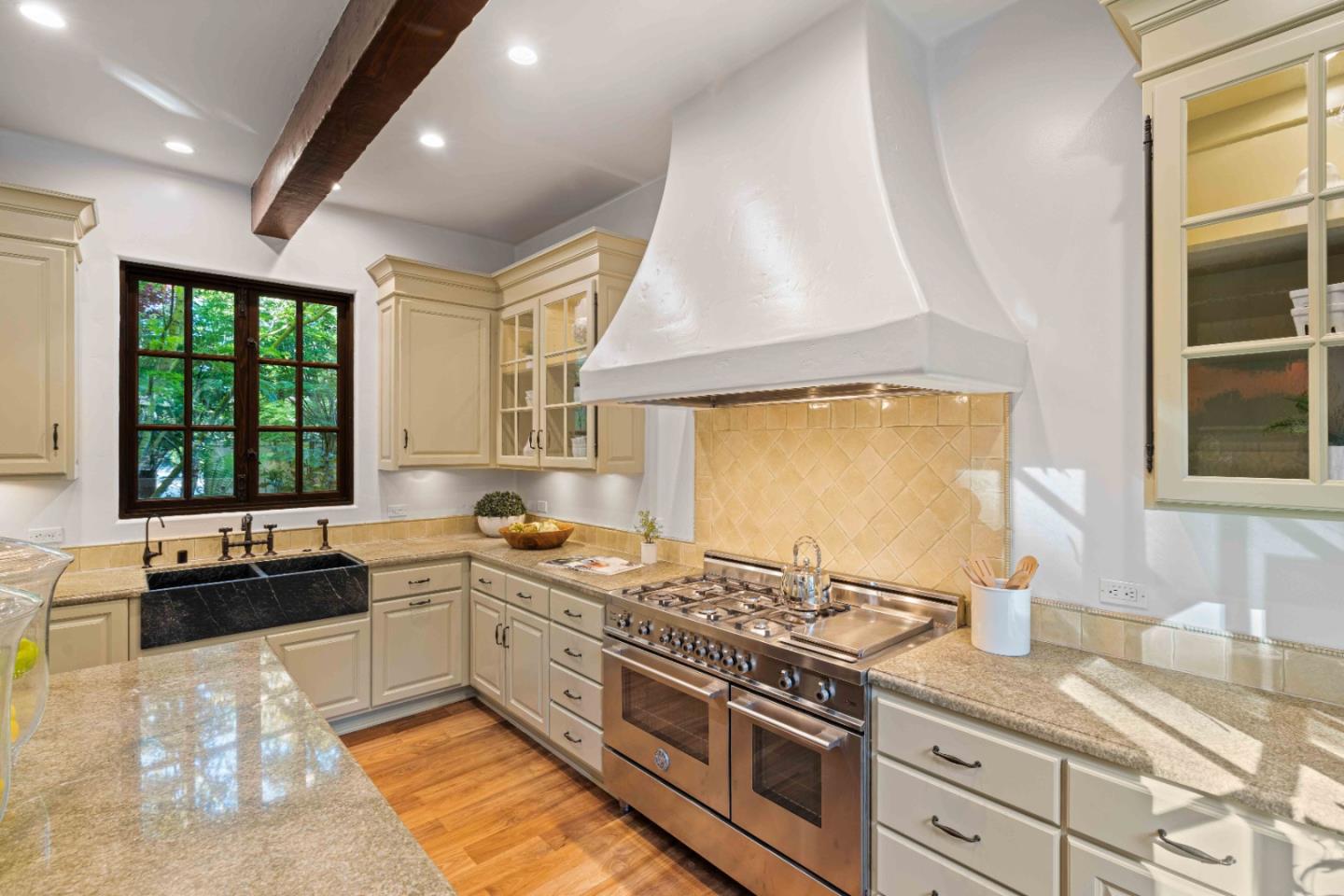 Detail Gallery Image 14 of 35 For 1932 Emerson St, Palo Alto,  CA 94301 - 6 Beds | 6 Baths