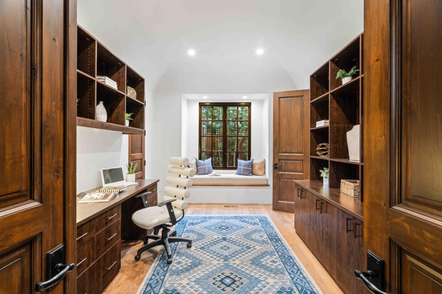 Detail Gallery Image 15 of 35 For 1932 Emerson St, Palo Alto,  CA 94301 - 6 Beds | 6 Baths