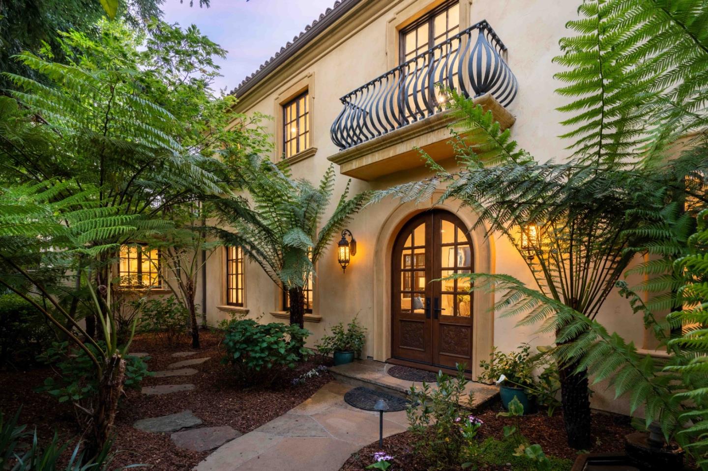 Detail Gallery Image 3 of 35 For 1932 Emerson St, Palo Alto,  CA 94301 - 6 Beds | 6 Baths