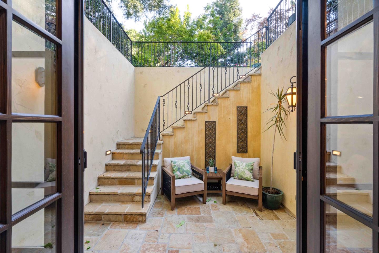 Detail Gallery Image 32 of 35 For 1932 Emerson St, Palo Alto,  CA 94301 - 6 Beds | 6 Baths