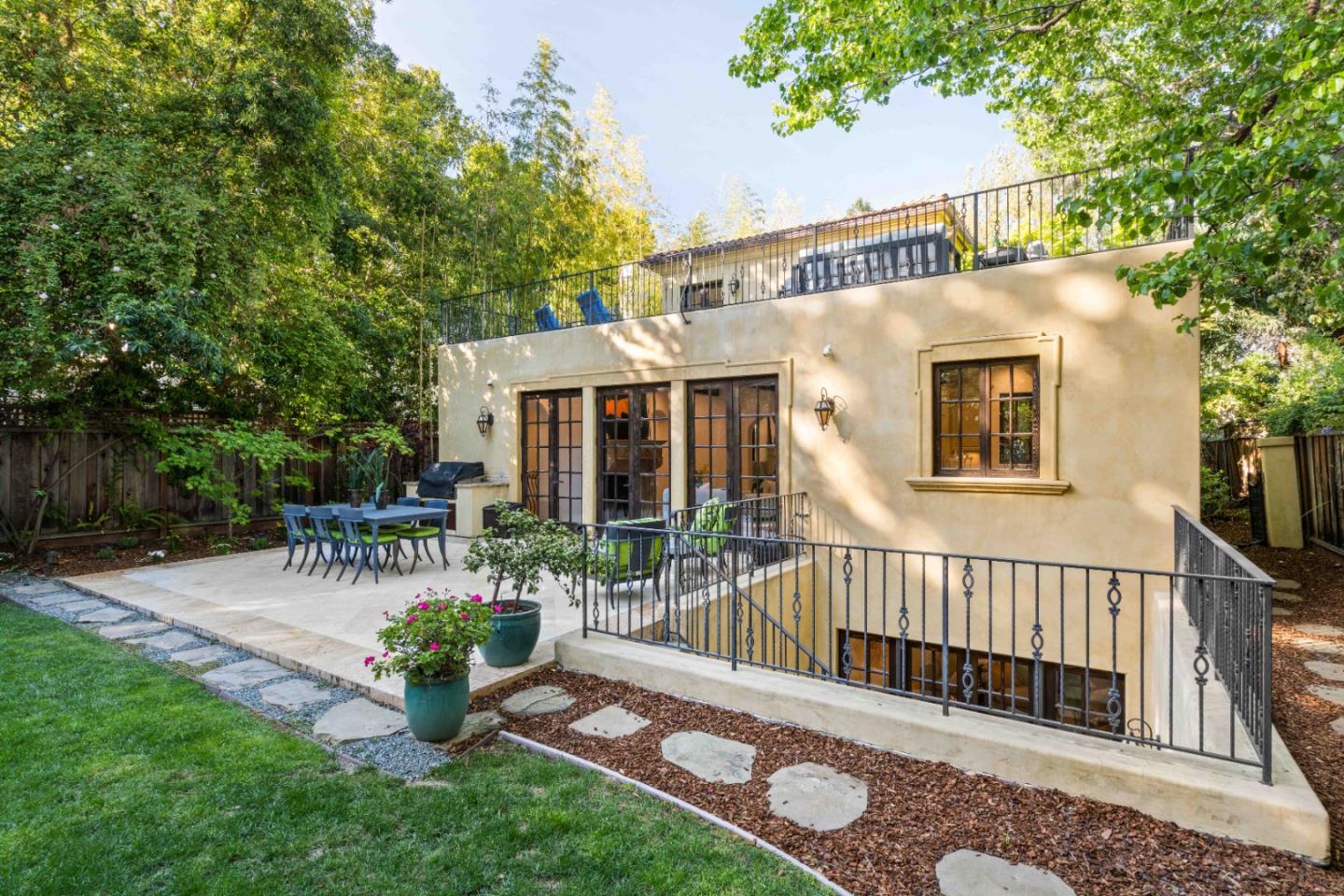 Detail Gallery Image 34 of 35 For 1932 Emerson St, Palo Alto,  CA 94301 - 6 Beds | 6 Baths