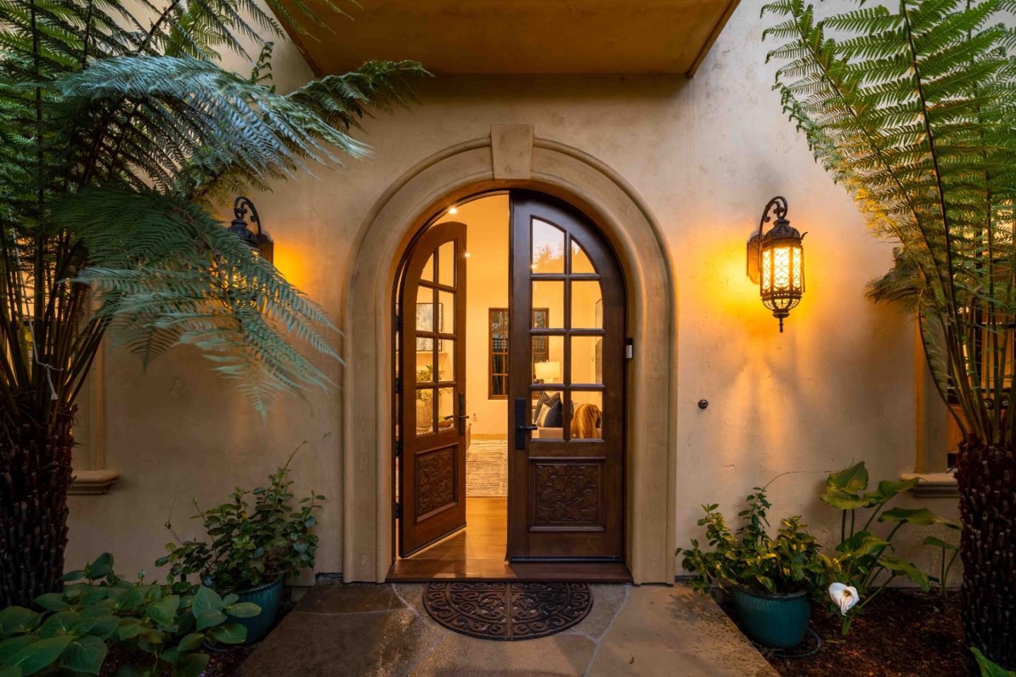 Detail Gallery Image 4 of 35 For 1932 Emerson St, Palo Alto,  CA 94301 - 6 Beds | 6 Baths