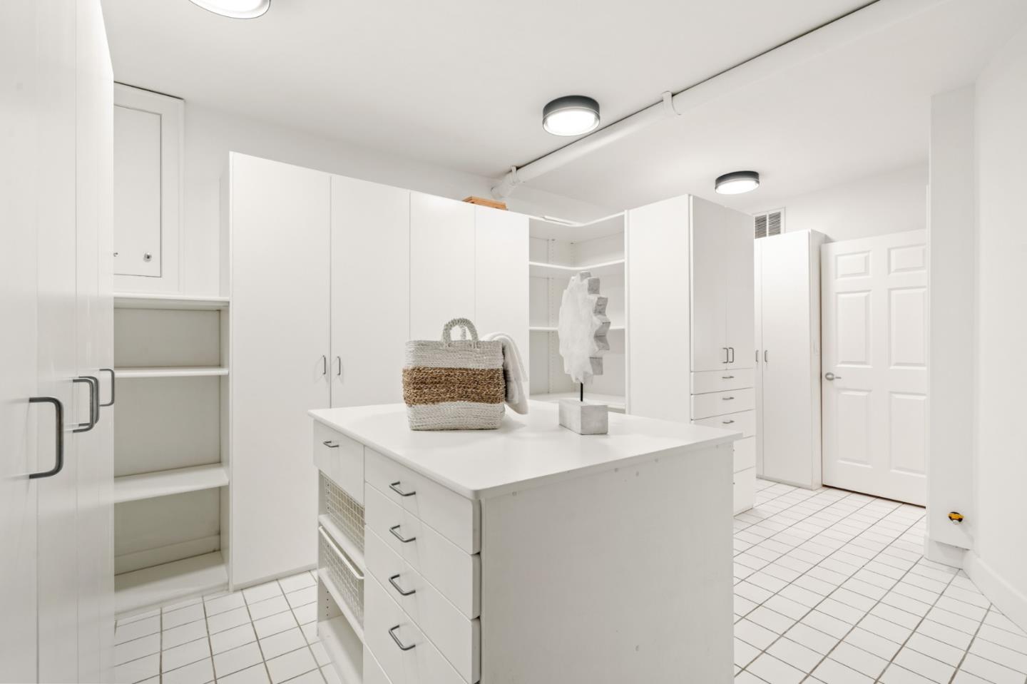 Detail Gallery Image 85 of 109 For 6 Zachary Ct, Menlo Park,  CA 94025 - 4 Beds | 4 Baths