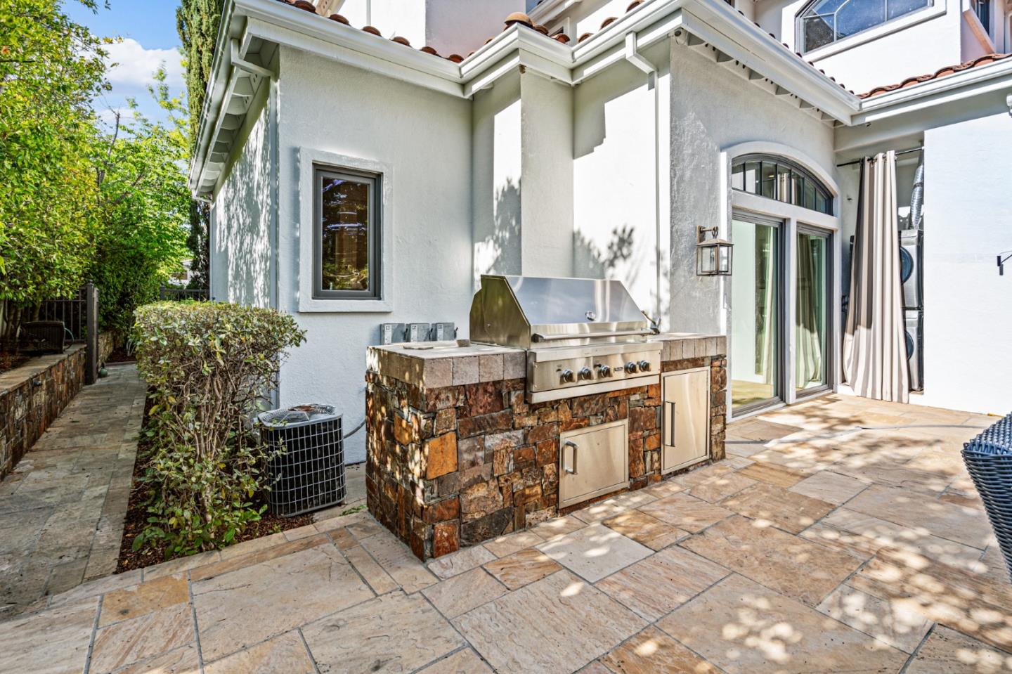 Detail Gallery Image 90 of 109 For 6 Zachary Ct, Menlo Park,  CA 94025 - 4 Beds | 4 Baths
