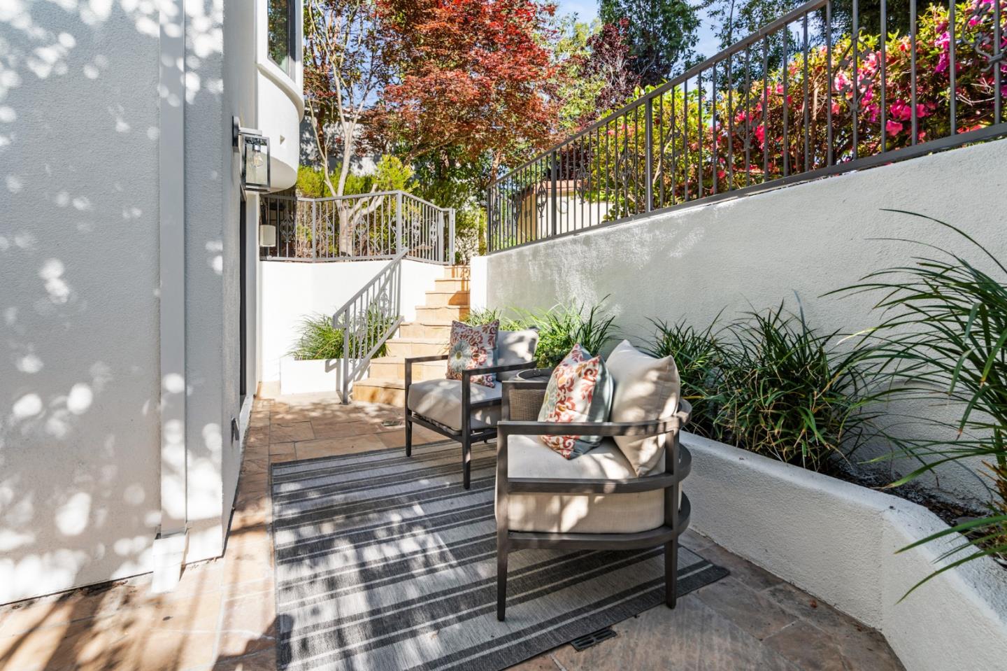 Detail Gallery Image 96 of 109 For 6 Zachary Ct, Menlo Park,  CA 94025 - 4 Beds | 4 Baths