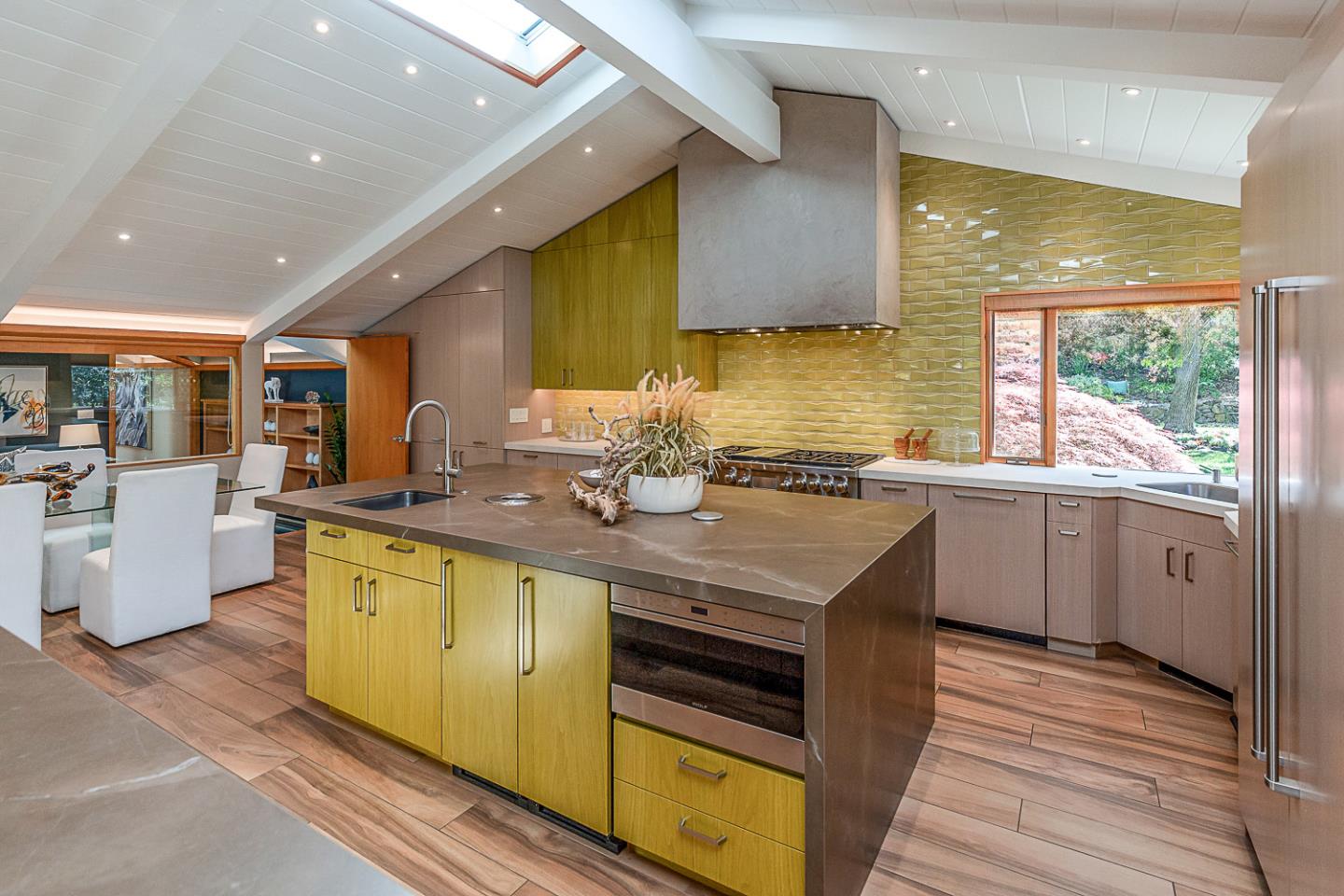 Detail Gallery Image 11 of 64 For 11525 Old Ranch Ln, Los Altos,  CA 94024 - 4 Beds | 3/1 Baths