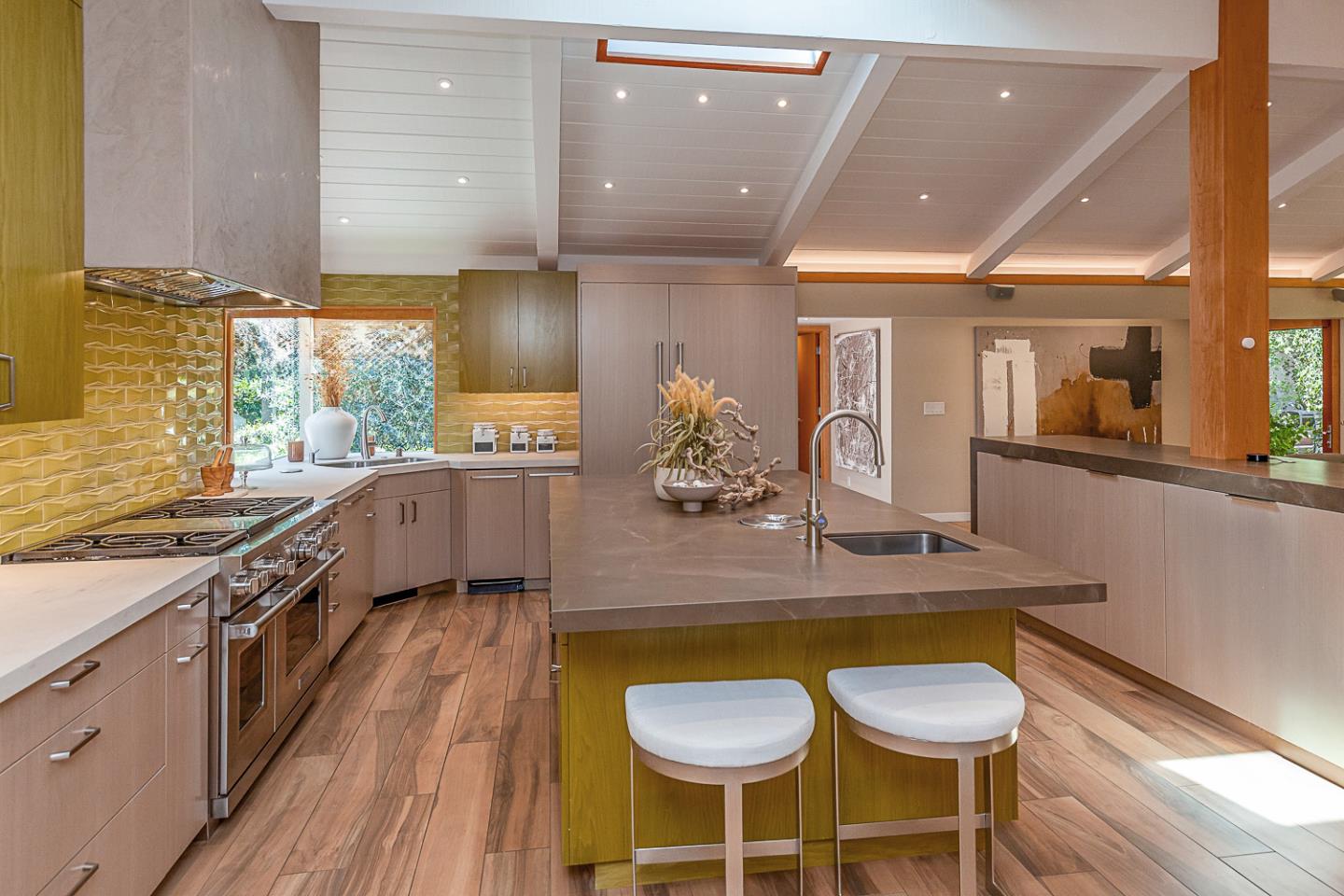 Detail Gallery Image 12 of 64 For 11525 Old Ranch Ln, Los Altos,  CA 94024 - 4 Beds | 3/1 Baths