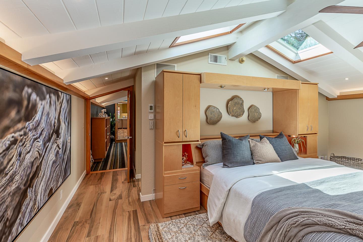 Detail Gallery Image 17 of 64 For 11525 Old Ranch Ln, Los Altos,  CA 94024 - 4 Beds | 3/1 Baths
