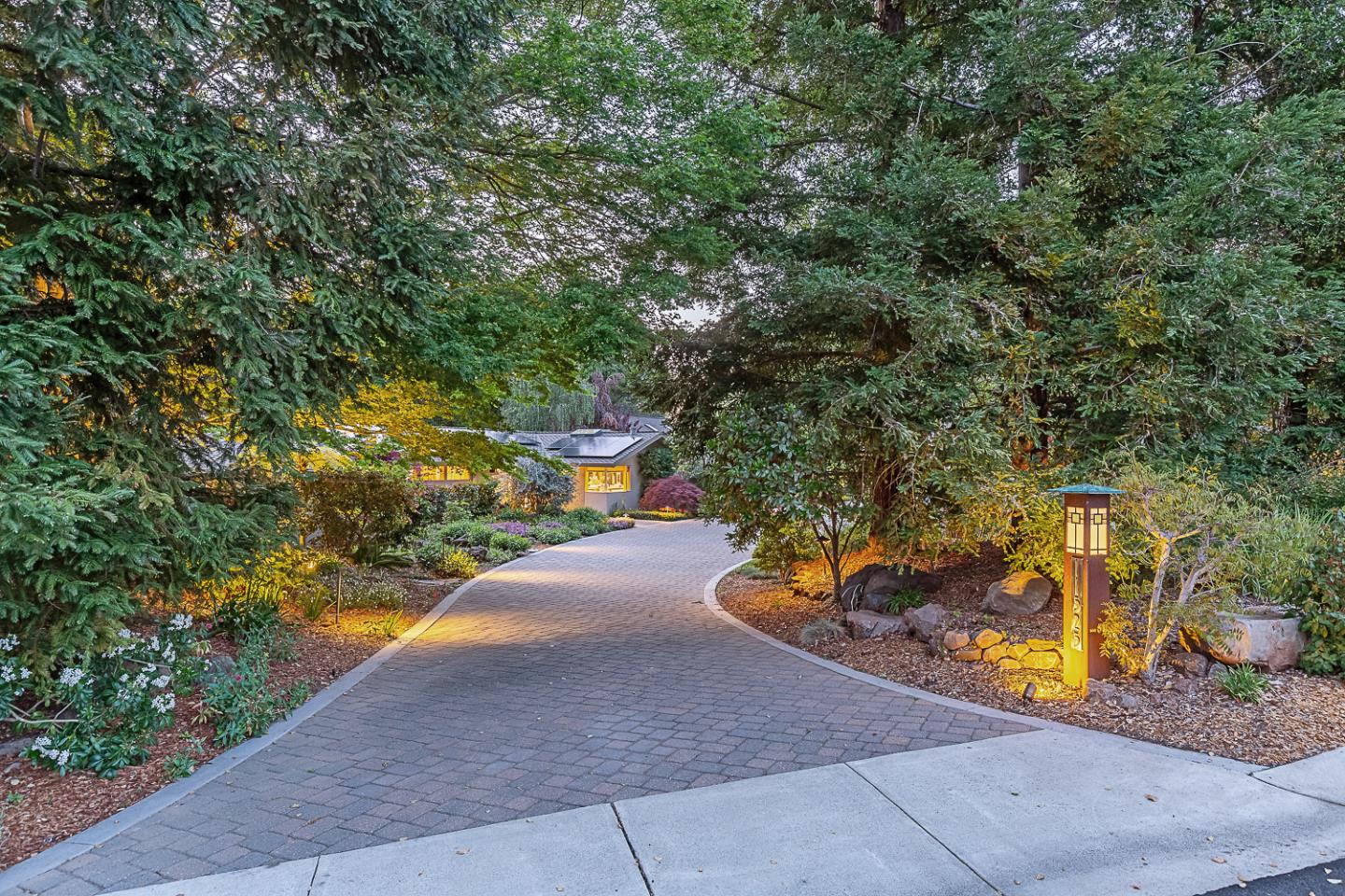 Detail Gallery Image 2 of 64 For 11525 Old Ranch Ln, Los Altos,  CA 94024 - 4 Beds | 3/1 Baths