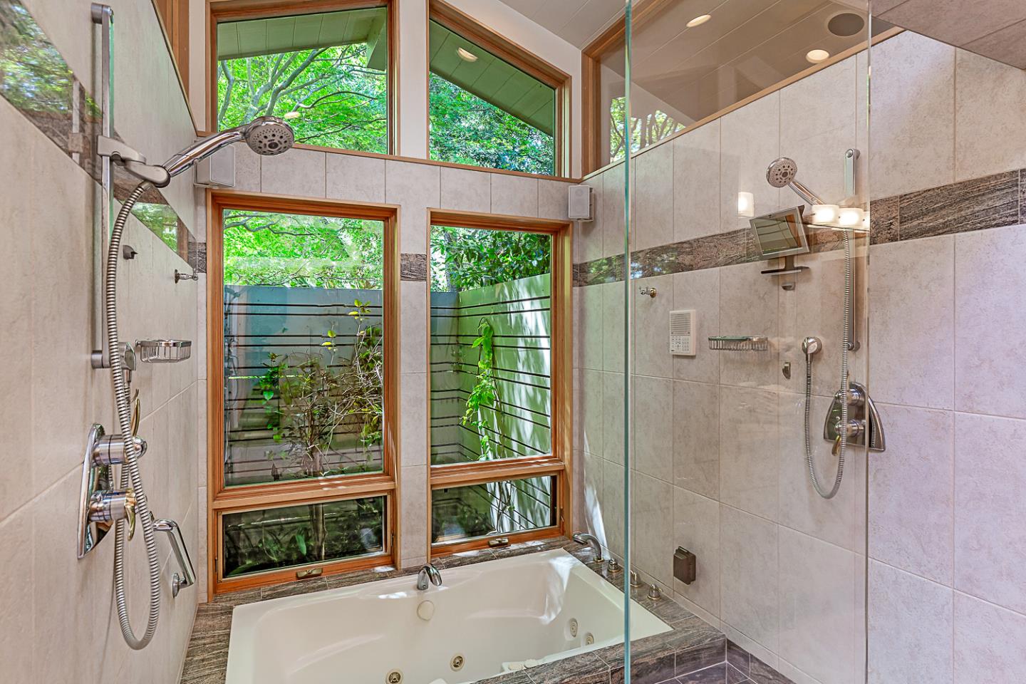 Detail Gallery Image 28 of 64 For 11525 Old Ranch Ln, Los Altos,  CA 94024 - 4 Beds | 3/1 Baths
