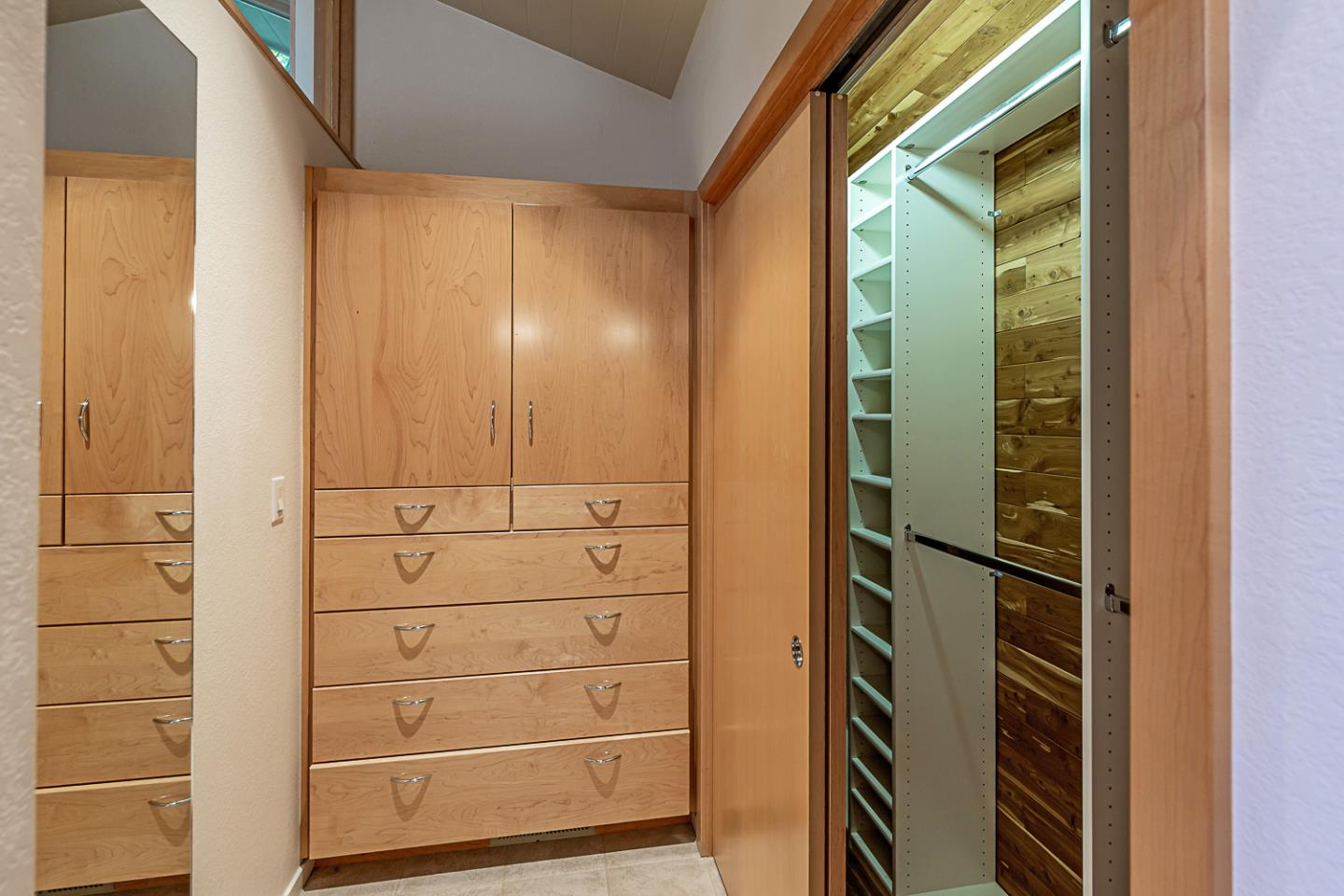 Detail Gallery Image 29 of 64 For 11525 Old Ranch Ln, Los Altos,  CA 94024 - 4 Beds | 3/1 Baths