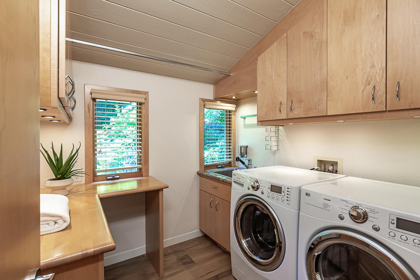 Detail Gallery Image 35 of 64 For 11525 Old Ranch Ln, Los Altos,  CA 94024 - 4 Beds | 3/1 Baths