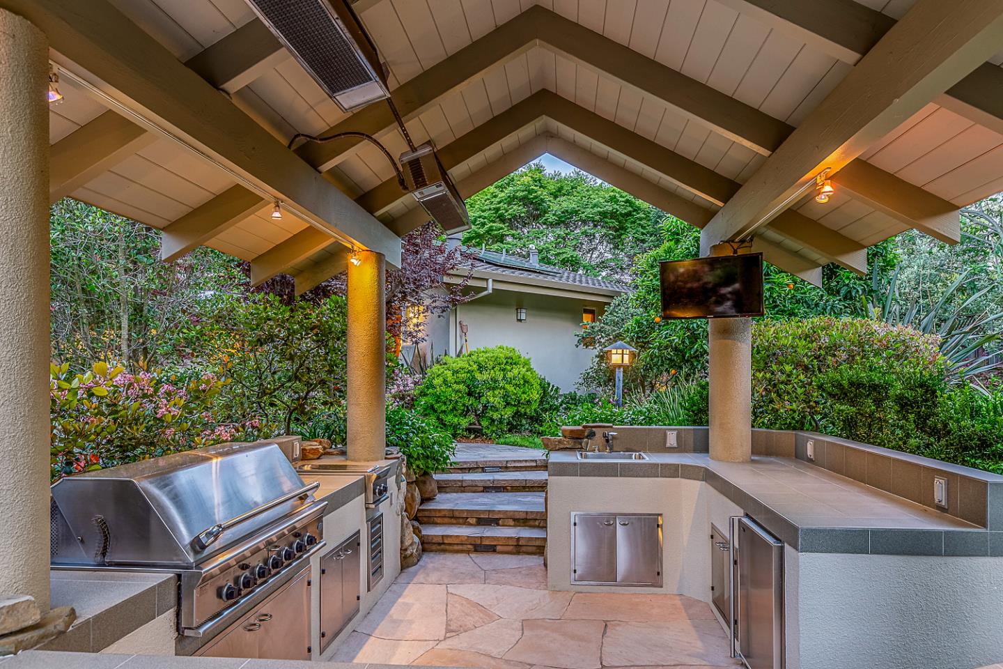 Detail Gallery Image 50 of 64 For 11525 Old Ranch Ln, Los Altos,  CA 94024 - 4 Beds | 3/1 Baths