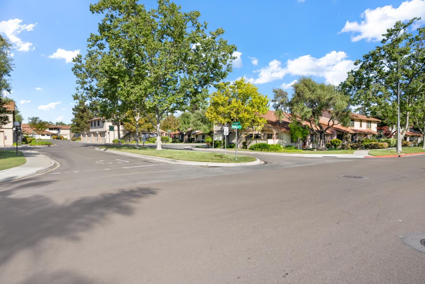 Detail Gallery Image 16 of 44 For 405 Colony Knoll Dr, San Jose,  CA 95123 - 3 Beds | 1/1 Baths