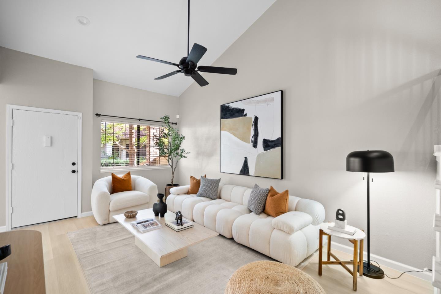 Detail Gallery Image 3 of 44 For 405 Colony Knoll Dr, San Jose,  CA 95123 - 3 Beds | 1/1 Baths