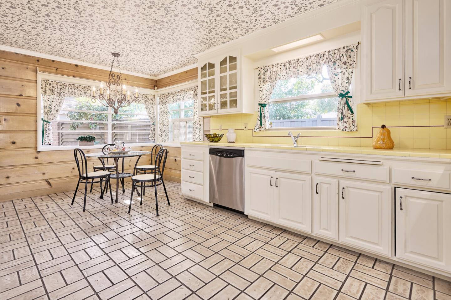 Detail Gallery Image 12 of 49 For 83 Nevada St, Redwood City,  CA 94062 - 3 Beds | 2/1 Baths